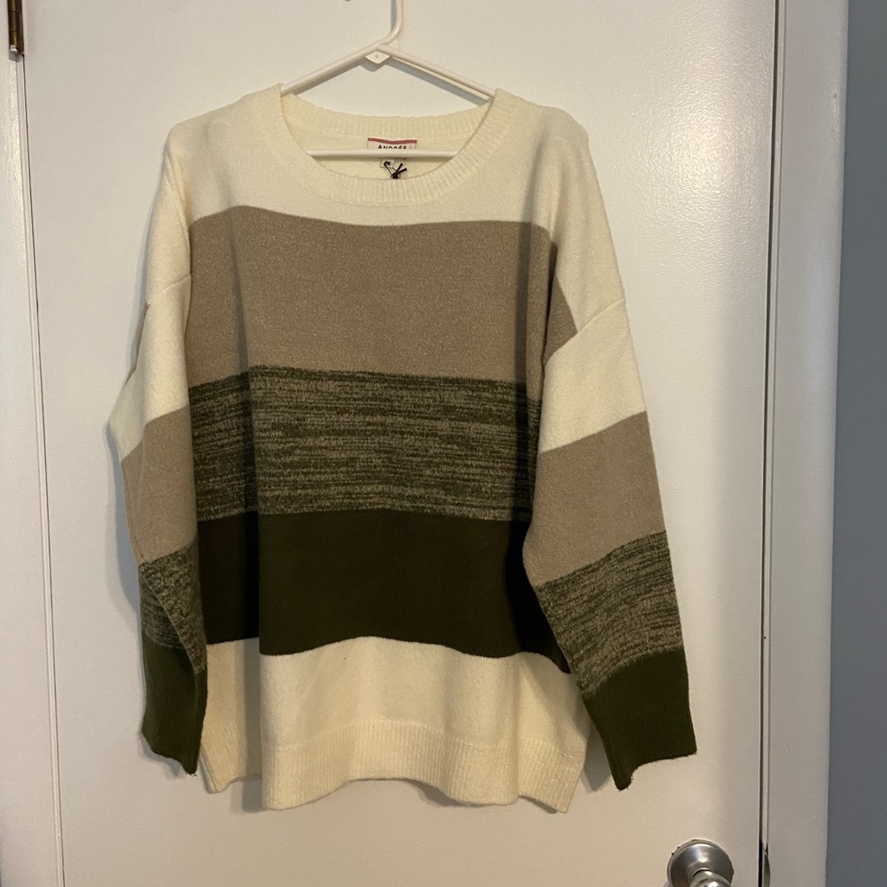 ANDREE BY UNIT Cream and Green Crew Neck Sweater